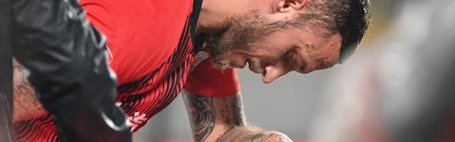 世界杯app下载-海港弃阿瑙很值！进1球成本250万欧 硬仗常迷失